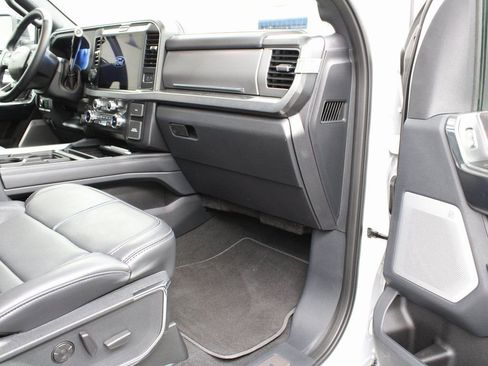 Used 2025 Ford F450 Platinum w/ FX4 Off-Road Package image 38