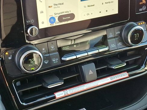 Certified 2024 Toyota Highlander XLE image 17