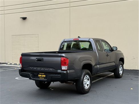Used 2017 Toyota Tacoma 2WD Access Cab image 6