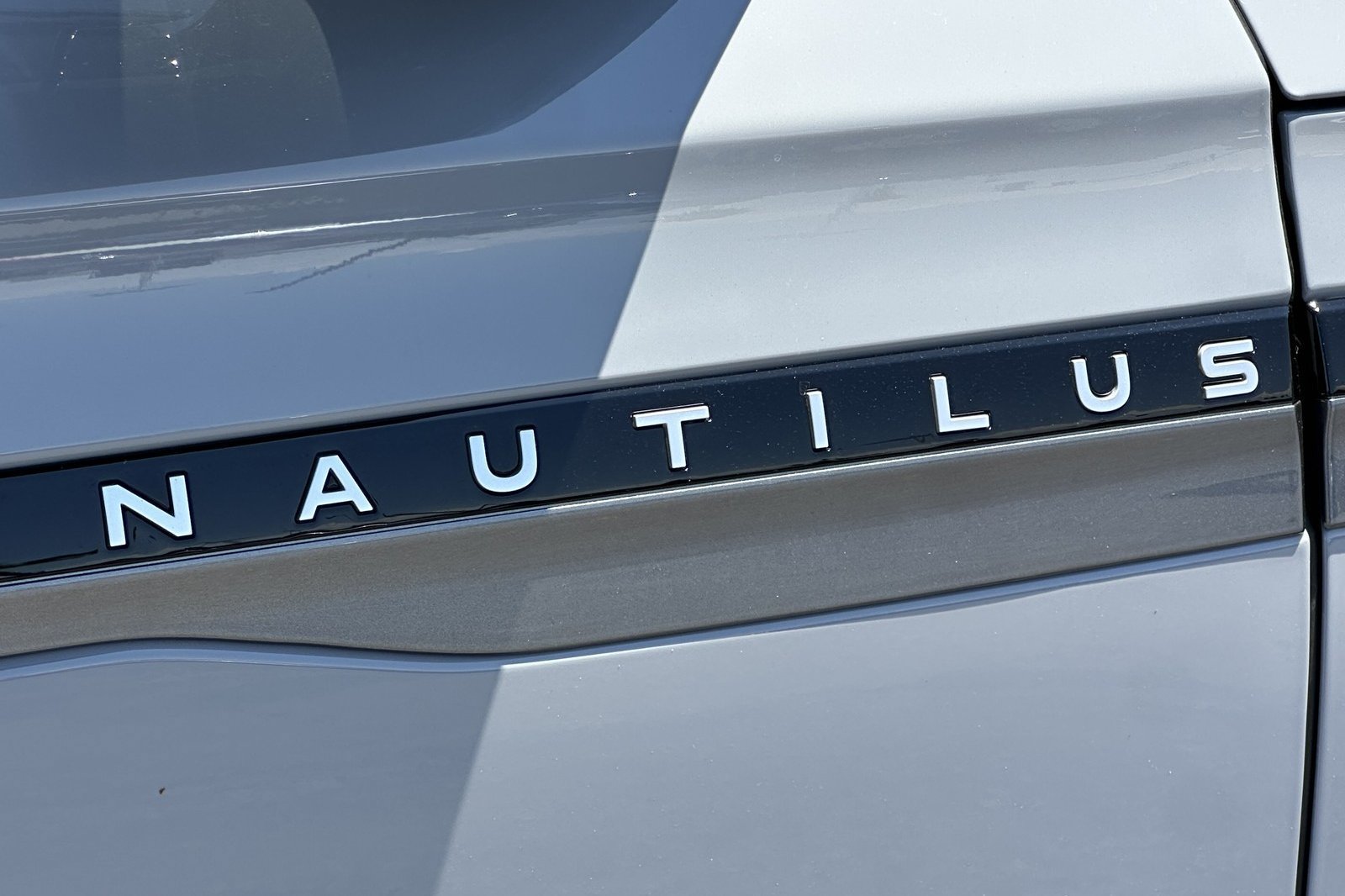 New 2026 Lincoln Nautilus Premier w/ Jet Appearance Package AWD/4WD image 3