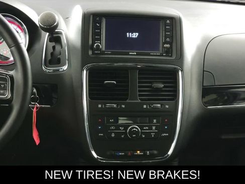 Used 2017 Dodge Grand Caravan SXT w/ Driver Convenience Group image 21
