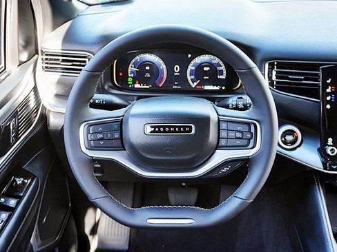 Certified 2025 Jeep Wagoneer Series II image 21