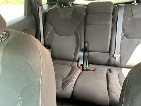 Used 2016 Jeep Cherokee Latitude FWD image 11