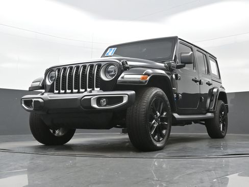 Used 2021 Jeep Wrangler Unlimited Sahara w/ Cold Weather Group AWD/4WD image 27