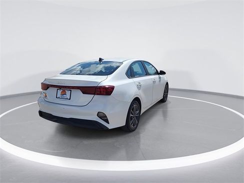 Used 2023 Kia Forte LXS image 8