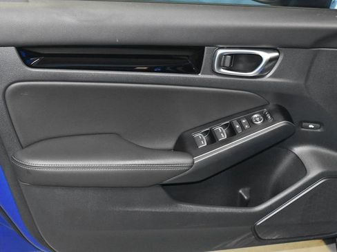 Used 2023 Honda Civic Touring image 4