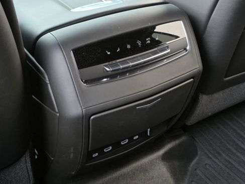 Used 2021 Cadillac Escalade Premium Luxury Platinum AWD/4WD image 32
