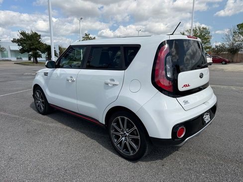 Used 2018 Kia Soul ! image 3