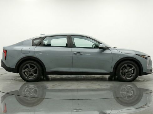Used 2025 Kia K4 FWD image 11
