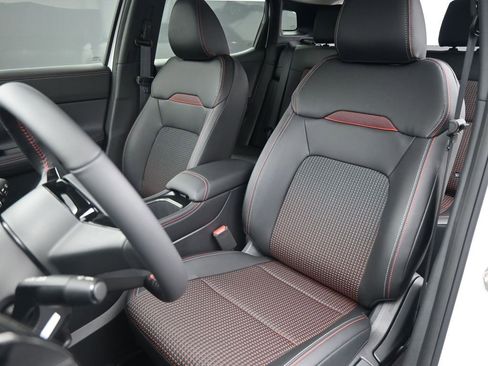 New 2025 Nissan Kicks SR FWD image 11