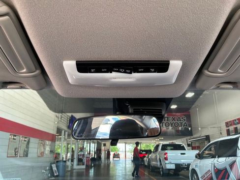 Used 2025 Nissan Versa SV FWD image 15