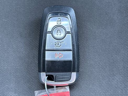 Used 2021 Ford Explorer XLT image 28