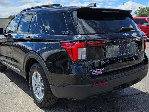 Certified 2025 Ford Explorer Active AWD/4WD image 3