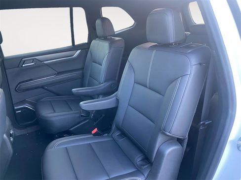 Used 2024 GMC Acadia Elevation image 12