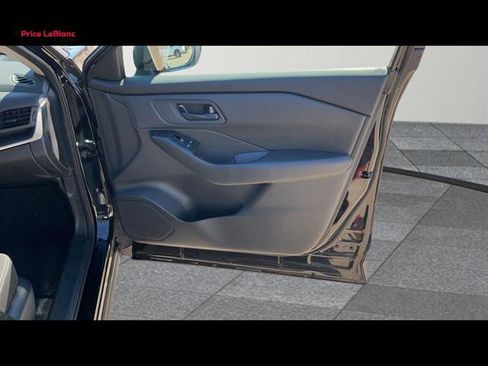 Used 2025 Nissan Rogue S image 22