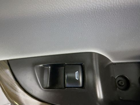 Used 2022 GMC Acadia SLE FWD image 31