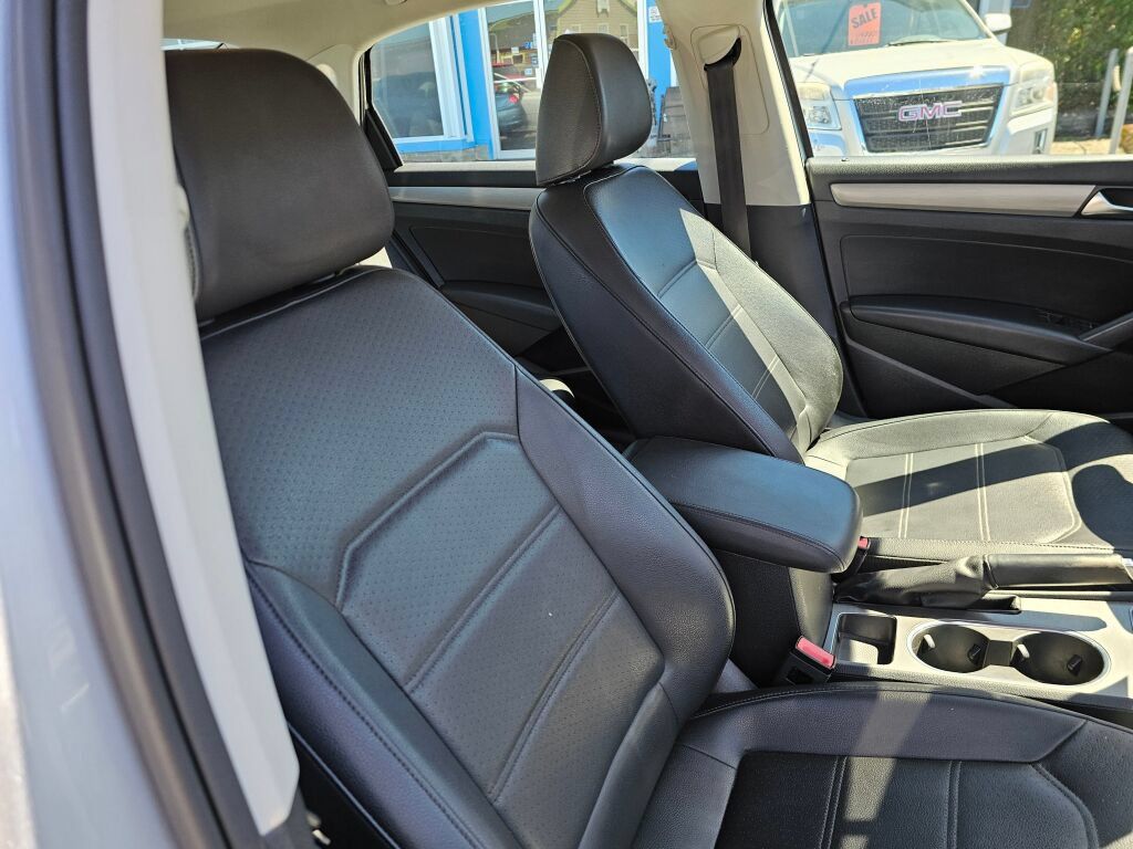 Used 2014 Volkswagen Passat 1.8T SE FWD image 12