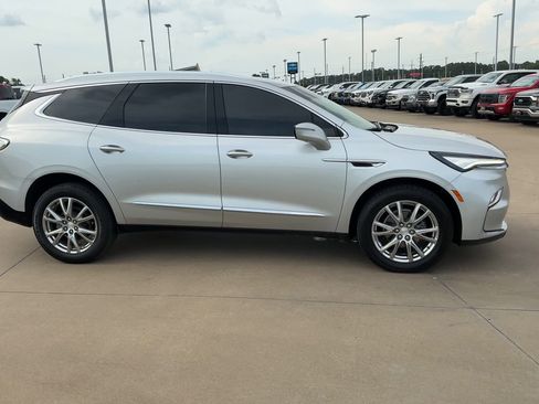Used 2022 Buick Enclave Premium image 9