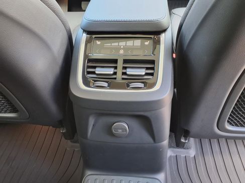 Certified 2024 Volvo XC90 T8 Plus w/ Protection Package Premier image 16