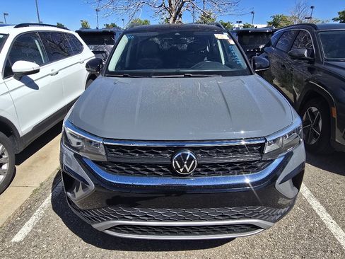 Used 2024 Volkswagen Taos SE w/ Panoramic Sunroof Package AWD/4WD image 21