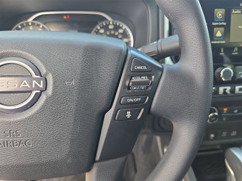 Used 2025 Nissan Frontier SV image 17
