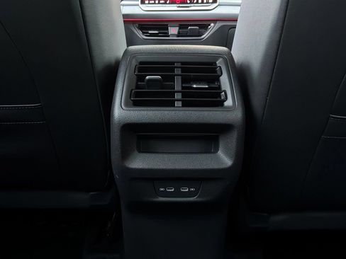 Used 2026 Volkswagen Tiguan SE FWD image 15
