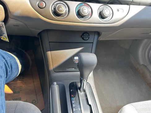 Used 2005 Toyota Camry LE FWD image 18