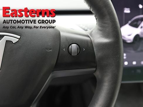 Used 2022 Tesla Model Y Long Range image 16