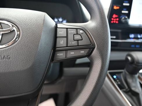 Used 2023 Toyota Sienna LE AWD/4WD image 26