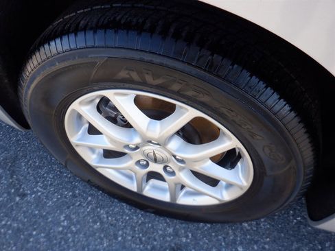 Used 2023 Chrysler Pacifica Touring-L image 4