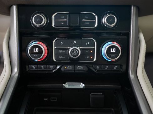 Used 2022 GMC Yukon Denali AWD/4WD image 19