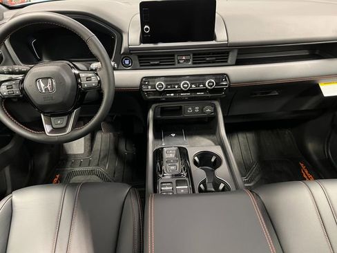 New 2025 Honda Pilot TrailSport image 17