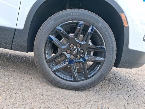 New 2026 Chevrolet Blazer LT w/ LPO, Black Grille Bar Package FWD image 18