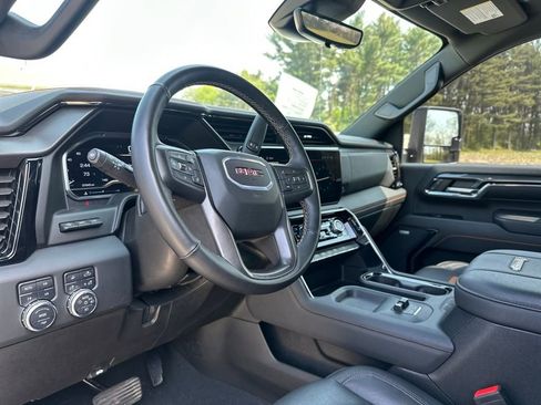 Used 2024 GMC Sierra 2500 AT4 w/ AT4 Premium Plus Package AWD/4WD image 18