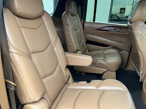 Used 2017 Cadillac Escalade ESV Platinum AWD/4WD image 20