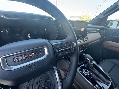 Used 2025 GMC Canyon AT4 w/ AT4 Premium Package image 18