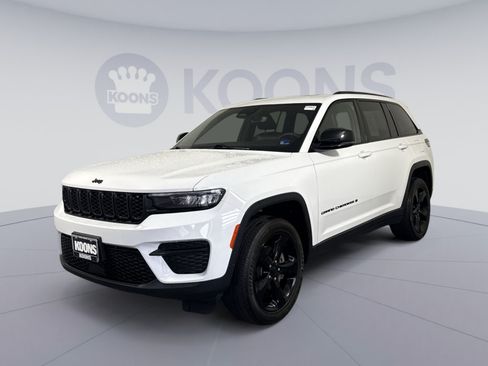 Used 2023 Jeep Grand Cherokee Altitude AWD/4WD image 1