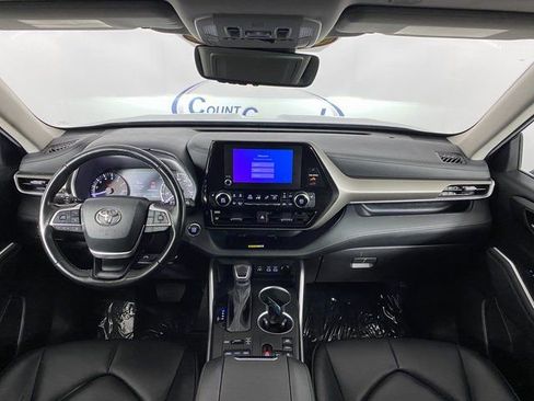 Used 2023 Toyota Highlander XLE image 14