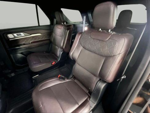 Used 2025 Ford Explorer Platinum w/ LUX Leather Package AWD/4WD image 18