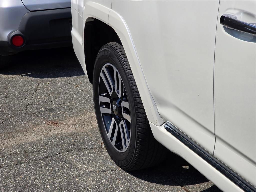 Used 2022 Toyota 4Runner Limited AWD/4WD image 18