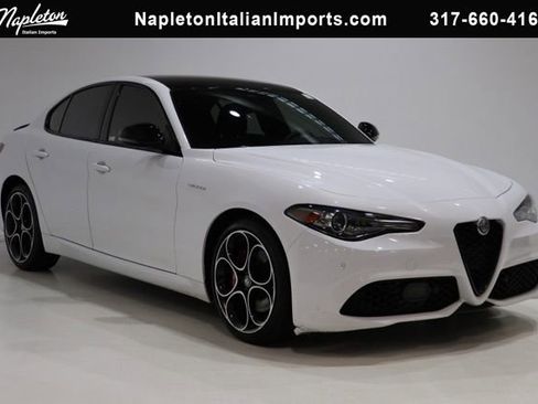 Used 2023 Alfa Romeo Giulia Veloce AWD/4WD image 1