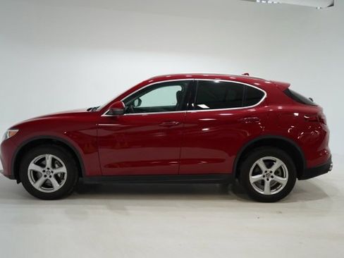 Used 2018 Alfa Romeo Stelvio AWD image 4