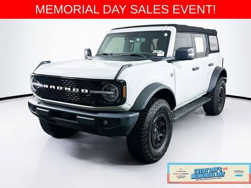Certified 2022 Ford Bronco Wildtrak AWD/4WD image 3