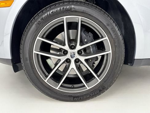 Certified 2025 Porsche Macan AWD/4WD image 34