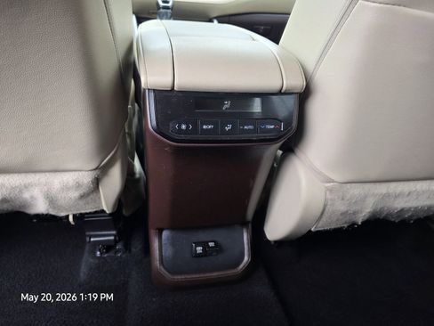Used 2021 Toyota Highlander XLE FWD image 18