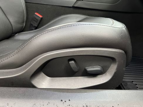 Used 2019 Chevrolet Corvette Stingray Coupe w/ Carbon Flash Badge Package image 14