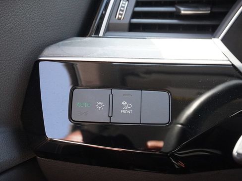 Used 2022 Audi e-tron Premium w/ Convenience Plus Package AWD/4WD image 45