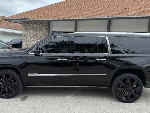 Used 2018 Cadillac Escalade ESV Premium Luxury image 8