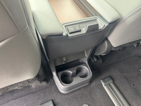 Used 2024 Toyota Sienna XLE image 19