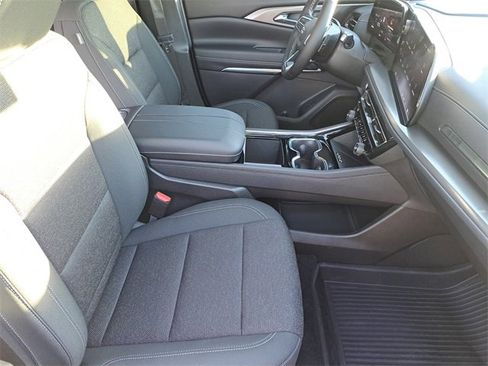 Used 2026 Chevrolet Traverse LT w/ Midnight/Sport Edition image 25